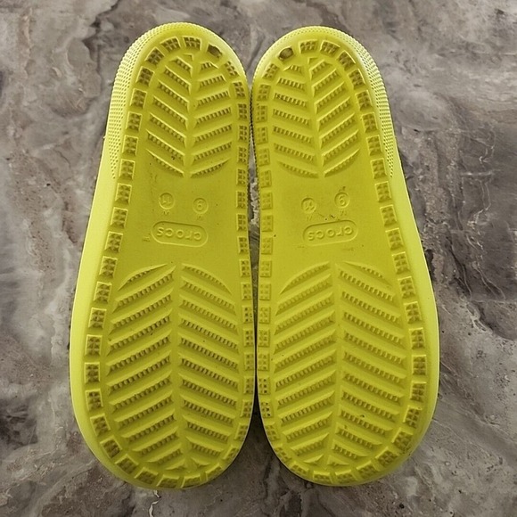 Crocs Classic Yellow Slides Sandals Slip On Foam Womens Size 11 Mens 9 - Picture 5 of 6